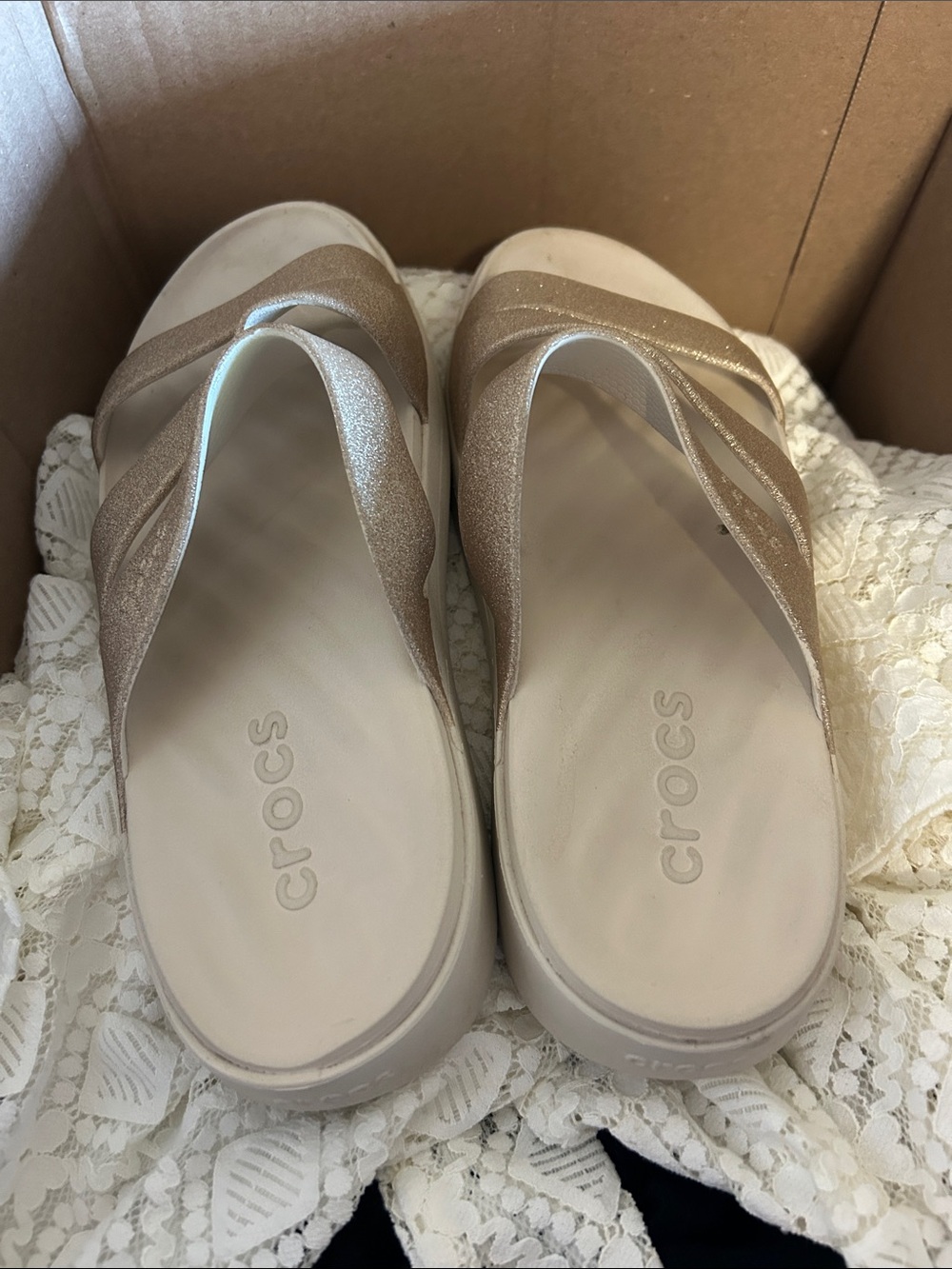 CROCS Women's Metallic Rose Gold Strappy Slide Sandals - Picture 4 of 4